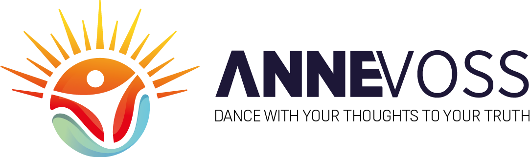 Logo von Anne Voß – Coachin für The Work of Byron Katie. Strahlende Sonne mit menschlicher Figur, Symbol für Bewusstheit, Selbstliebe und Transformation.