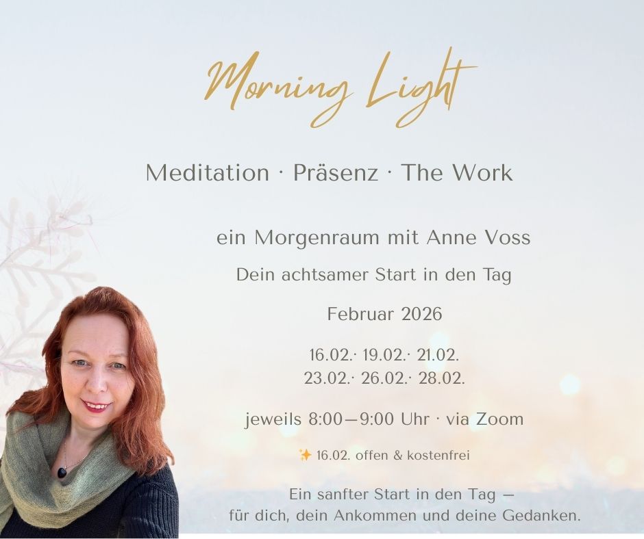 Anne Voss im warmen Morgenlicht – Meditation, Präsenz und The Work nach Byron Katie als achtsamer Start in den Tag via Zoom.